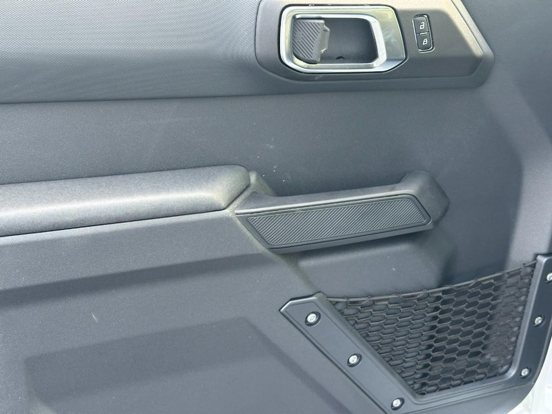 Ford Bronco Vehicle Image 09