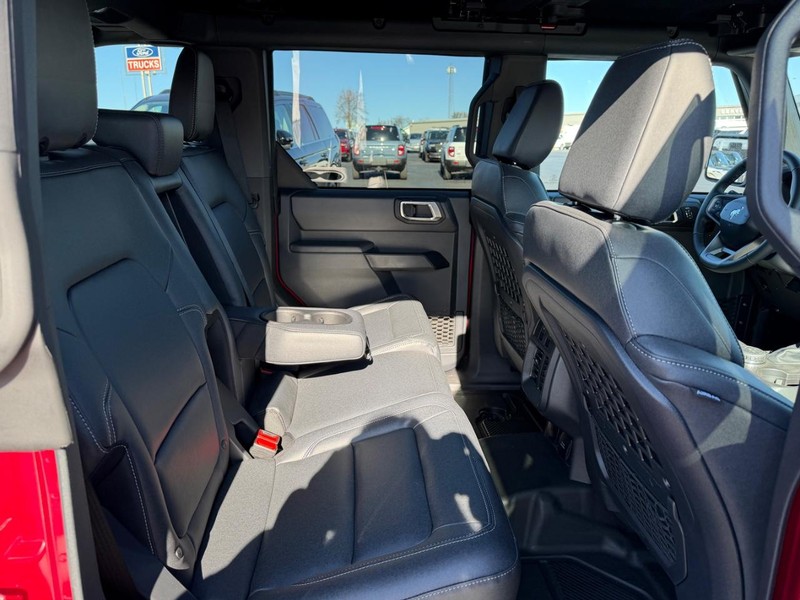 Ford Bronco Vehicle Image 05