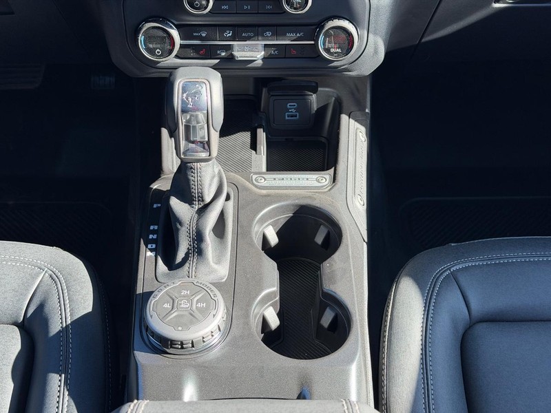 Ford Bronco Vehicle Image 09