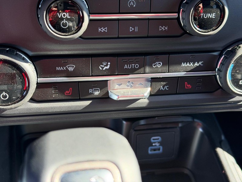 Ford Bronco Vehicle Image 14