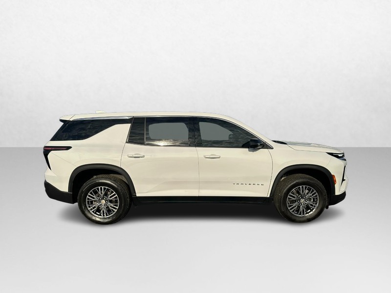 Chevrolet Traverse Vehicle Image 02