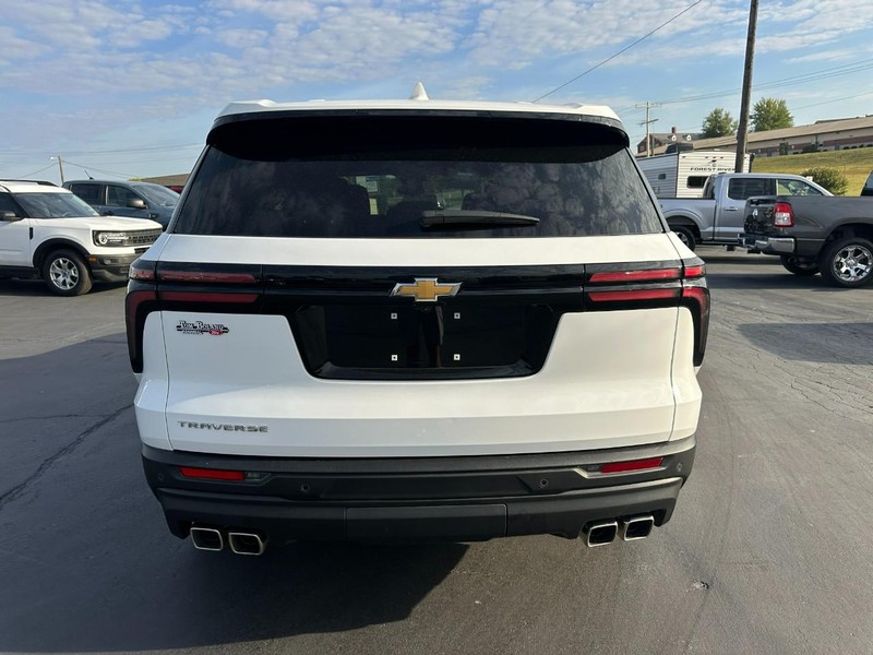 Chevrolet Traverse Vehicle Image 04