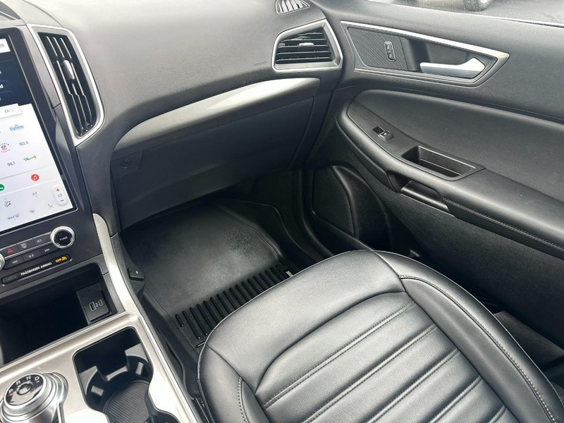 Ford Edge Vehicle Image 15