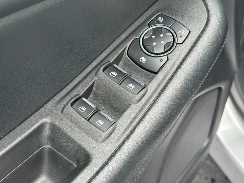 Ford Edge Vehicle Image 17