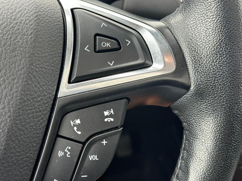 Ford Edge Vehicle Image 21