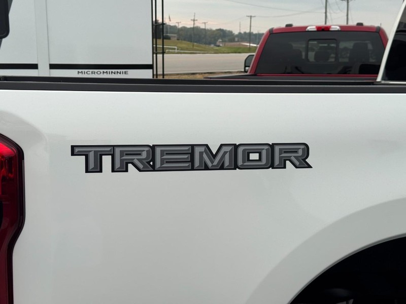 Ford Super Duty F-250 SRW Vehicle Image 04