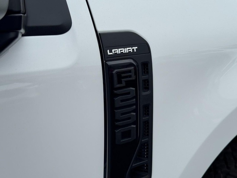 Ford Super Duty F-250 SRW Vehicle Image 12