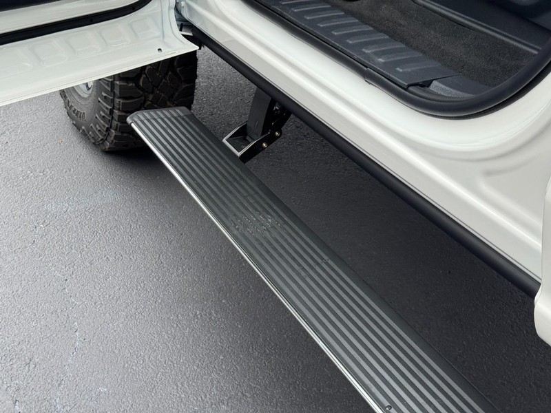 Ford Super Duty F-250 SRW Vehicle Image 13