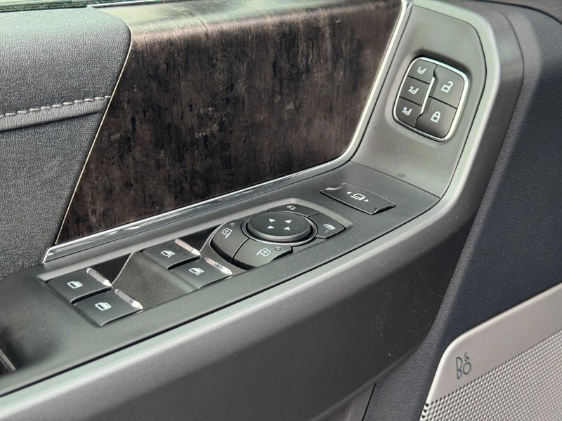 Ford Super Duty F-250 SRW Vehicle Image 14