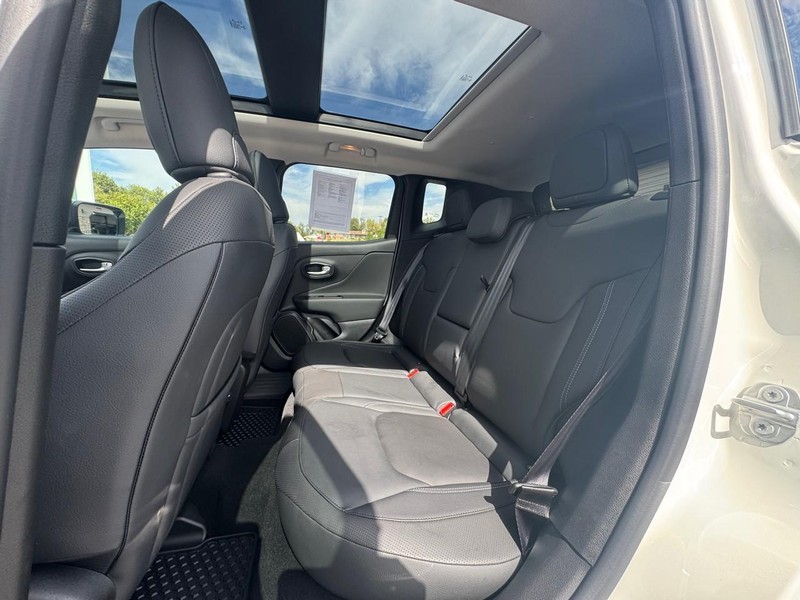 Jeep Renegade Vehicle Image 15