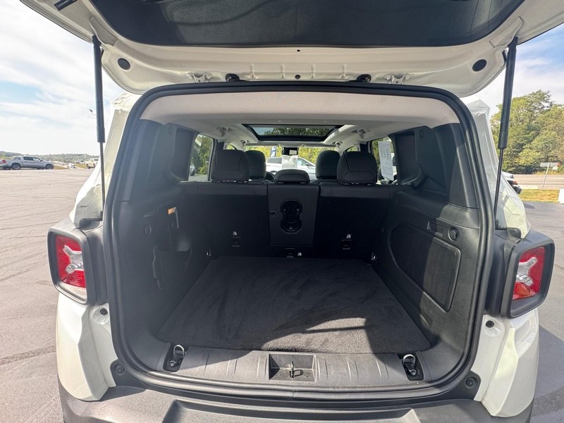 Jeep Renegade Vehicle Image 17