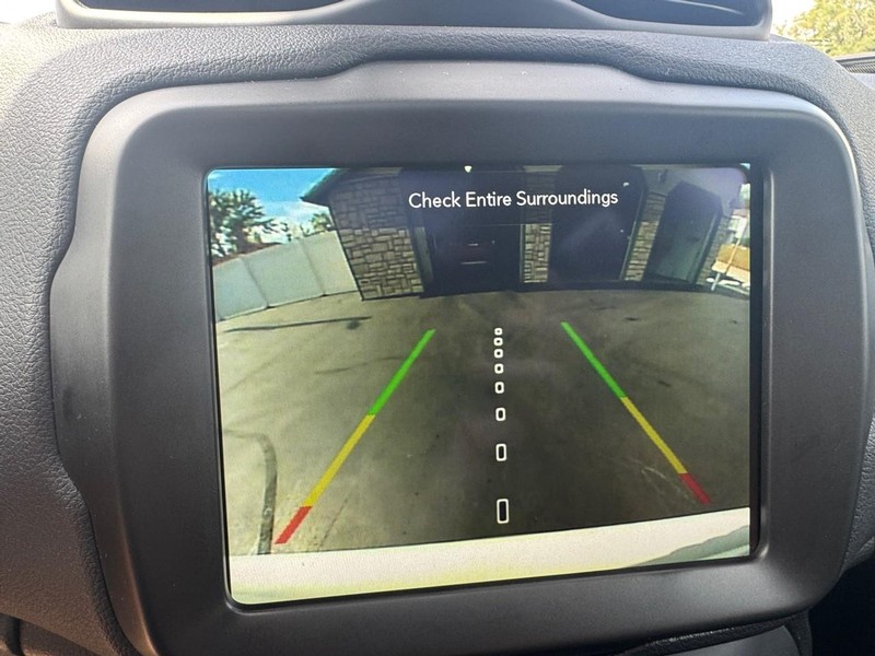 Jeep Renegade Vehicle Image 19