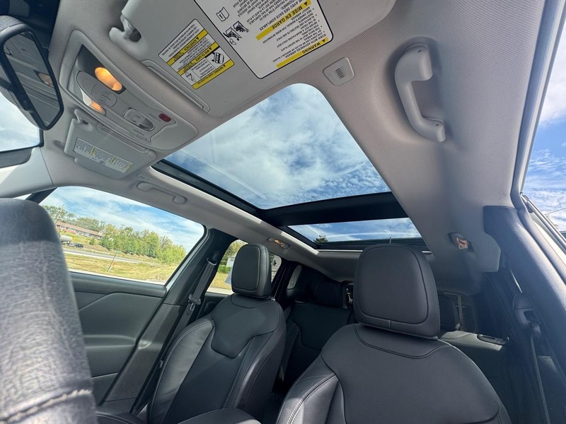 Jeep Renegade Vehicle Image 22