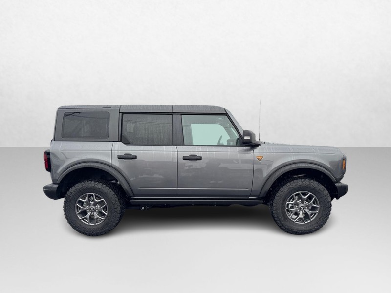 Ford Bronco Vehicle Image 02