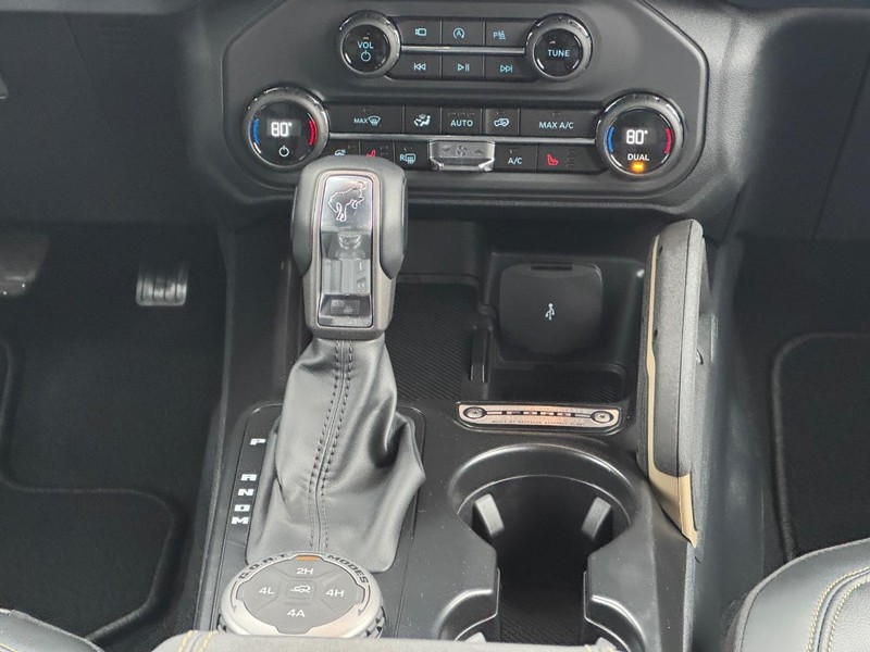 Ford Bronco Vehicle Image 09