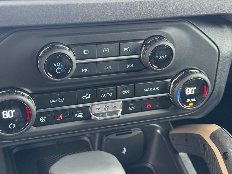 Ford Bronco Vehicle Image 18