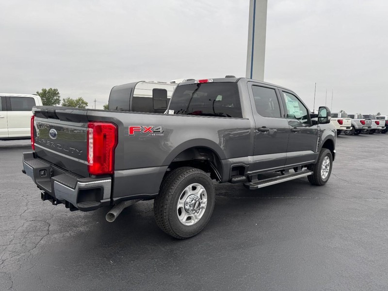 Ford Super Duty F-250 SRW Vehicle Image 03