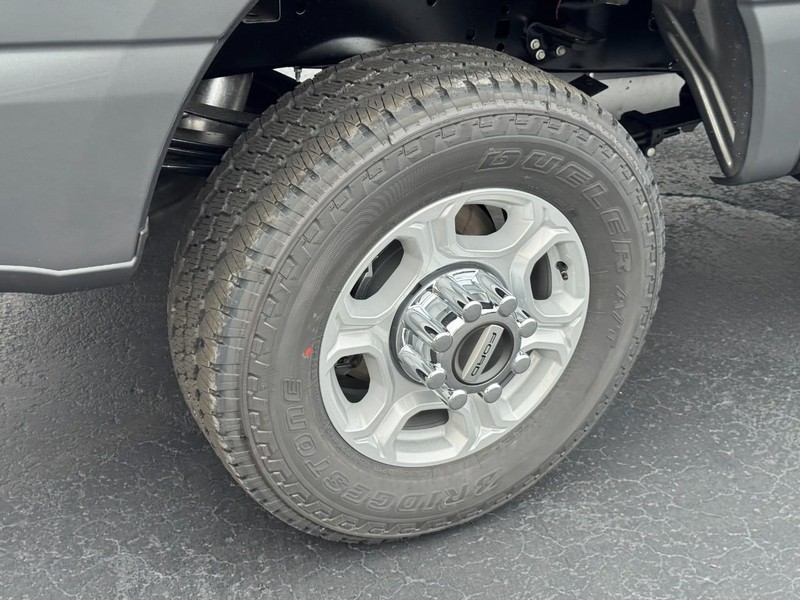 Ford Super Duty F-250 SRW Vehicle Image 05