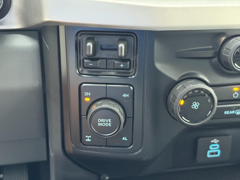 Ford Super Duty F-250 SRW Vehicle Image 16