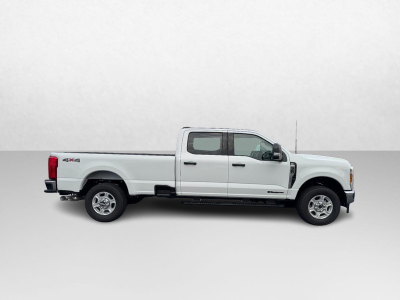 Ford Super Duty F-350 SRW Vehicle Image 02