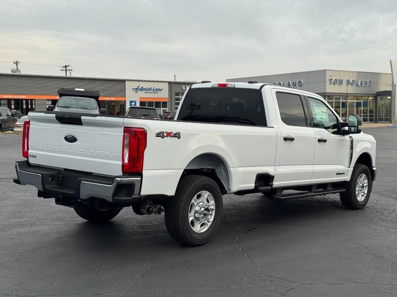 Ford Super Duty F-350 SRW Vehicle Image 03