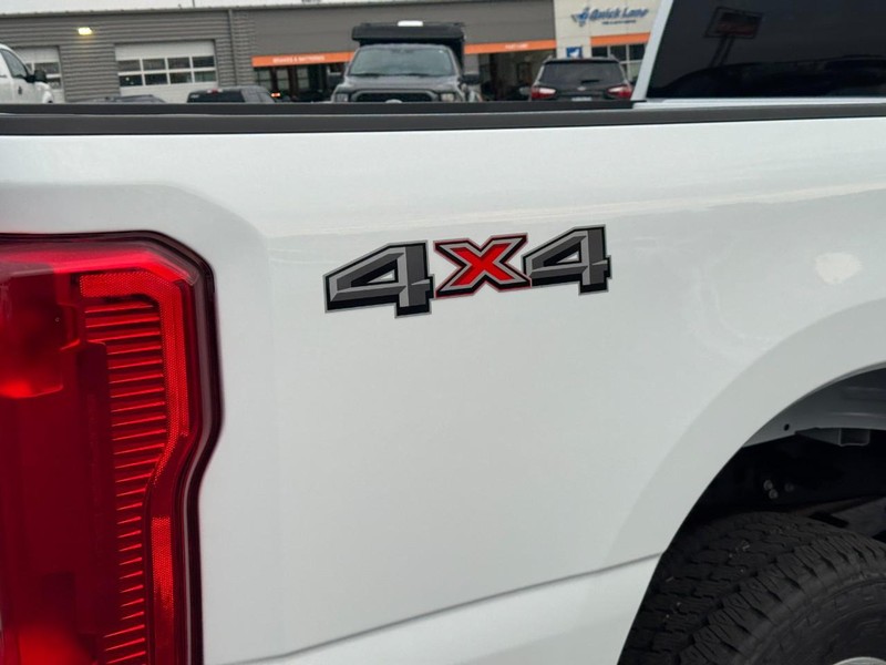 Ford Super Duty F-350 SRW Vehicle Image 04