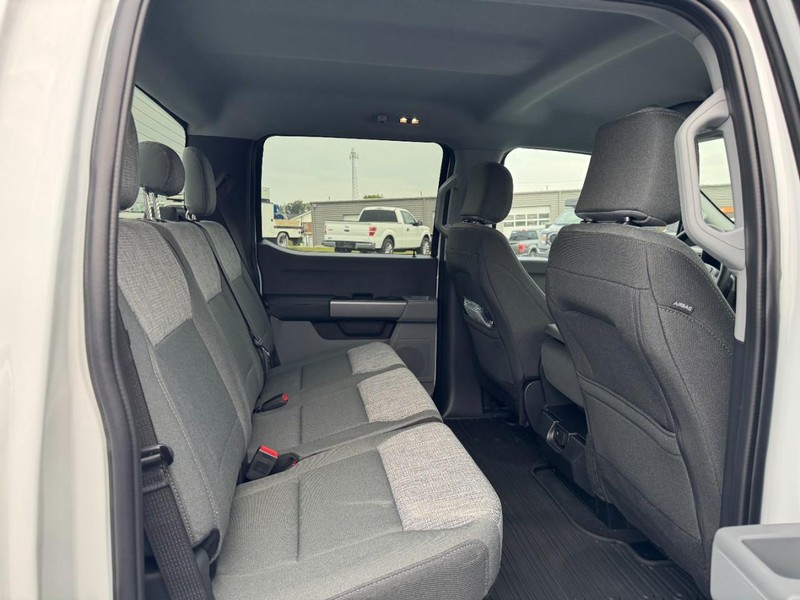 Ford Super Duty F-350 SRW Vehicle Image 06