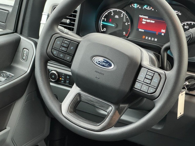 Ford Super Duty F-350 SRW Vehicle Image 08