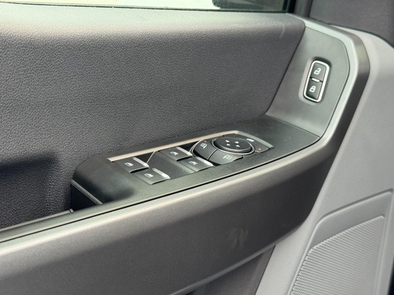 Ford Super Duty F-350 SRW Vehicle Image 12