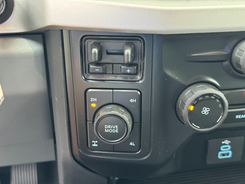 Ford Super Duty F-350 SRW Vehicle Image 16