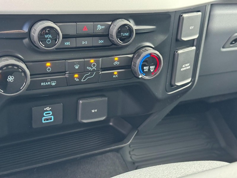 Ford Super Duty F-350 SRW Vehicle Image 17