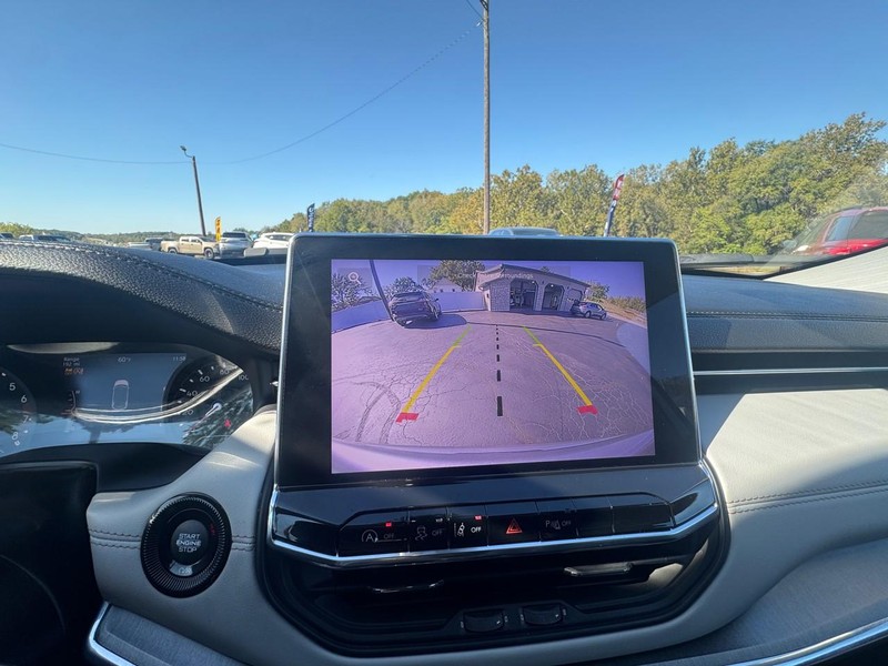 Jeep Compass Vehicle Image 17