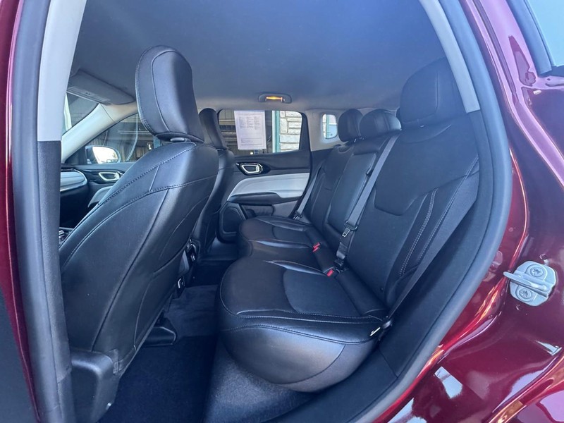 Jeep Compass Vehicle Image 15