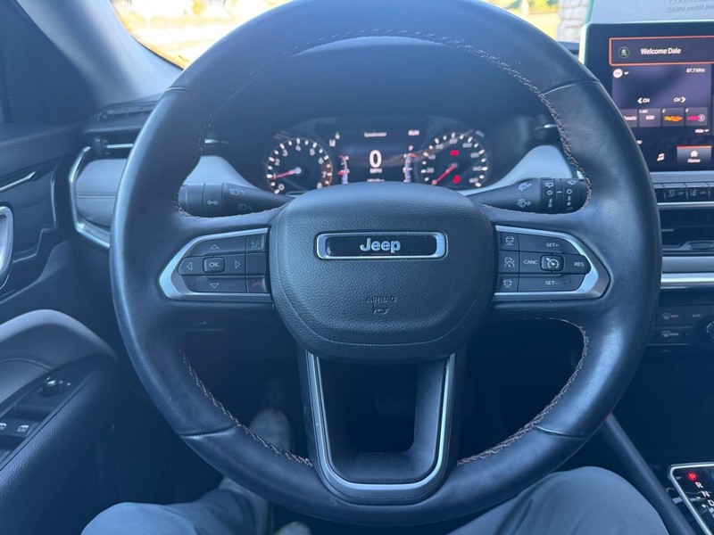 Jeep Compass Vehicle Image 17