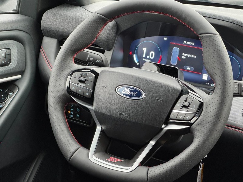 Ford Explorer Vehicle Image 07