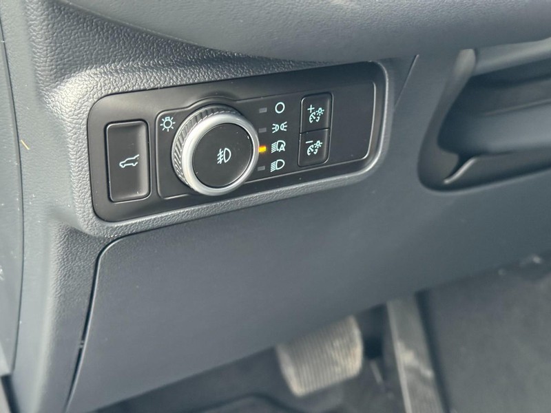 Ford Explorer Vehicle Image 12