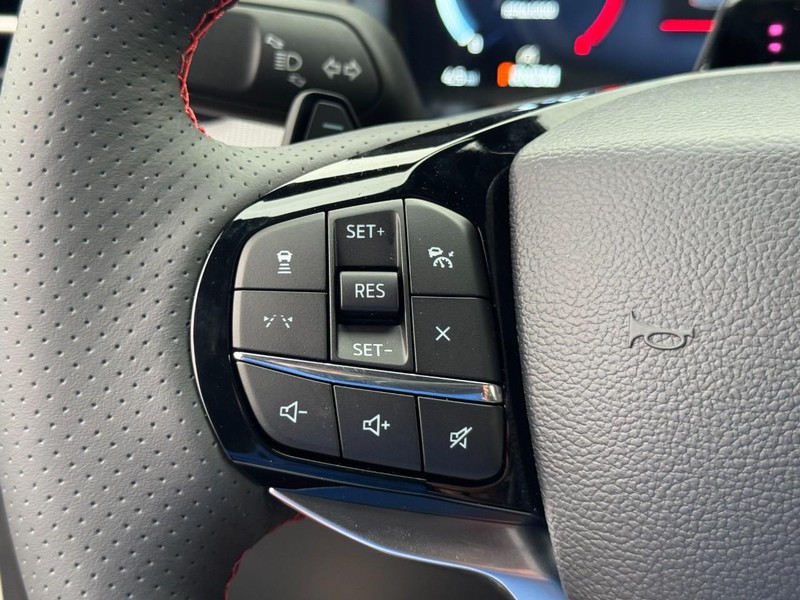 Ford Explorer Vehicle Image 13