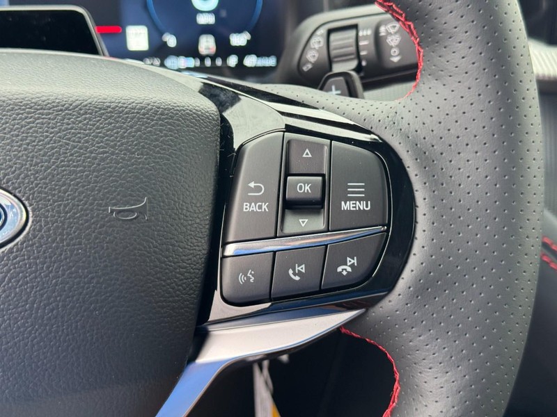 Ford Explorer Vehicle Image 14