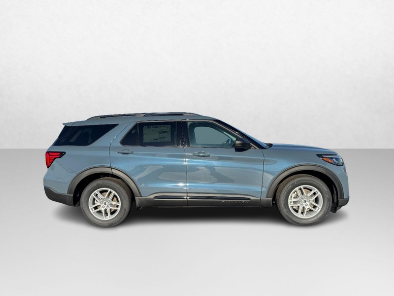 Ford Explorer Vehicle Image 02