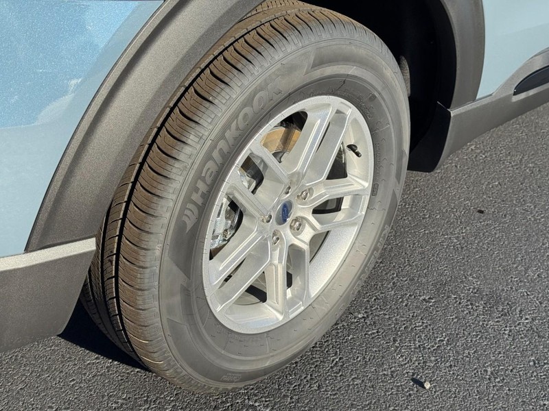 Ford Explorer Vehicle Image 05