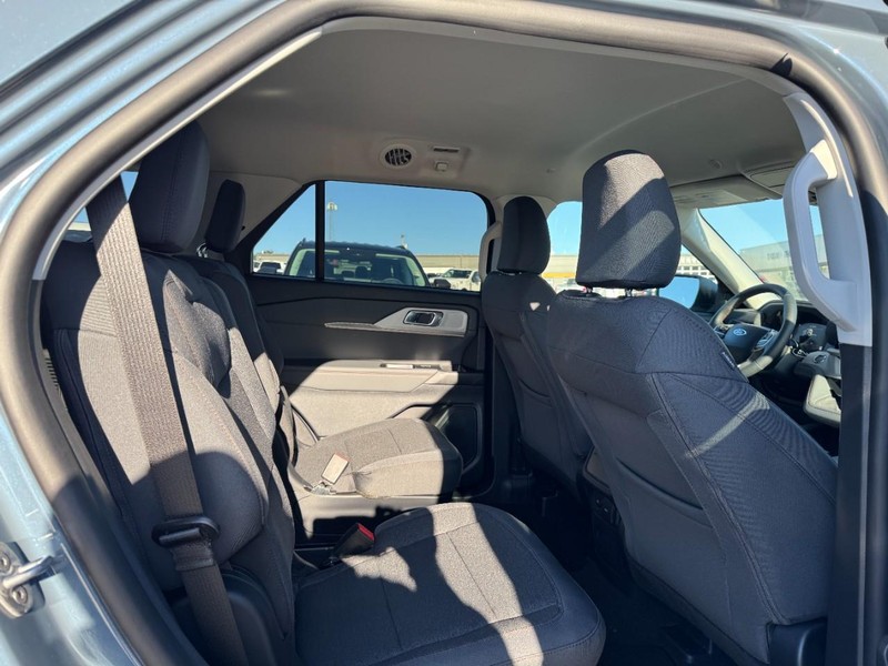 Ford Explorer Vehicle Image 06