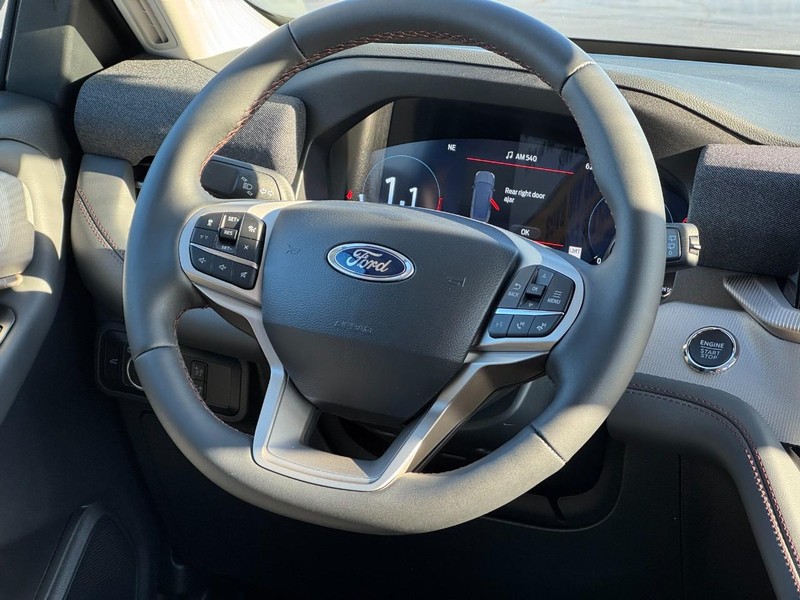 Ford Explorer Vehicle Image 09