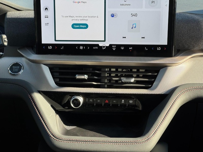 Ford Explorer Vehicle Image 10