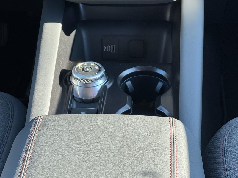 Ford Explorer Vehicle Image 11