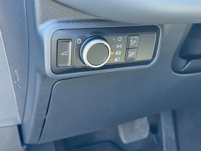 Ford Explorer Vehicle Image 13