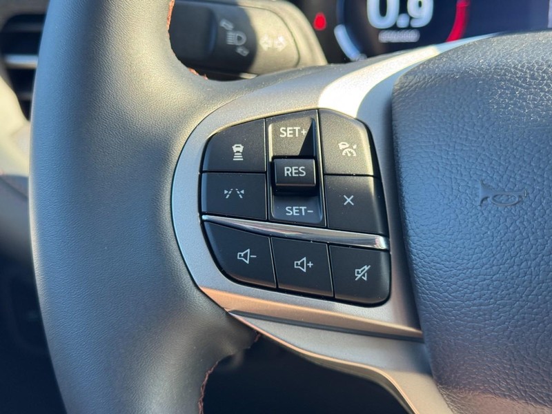 Ford Explorer Vehicle Image 14