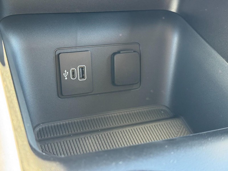 Ford Explorer Vehicle Image 16