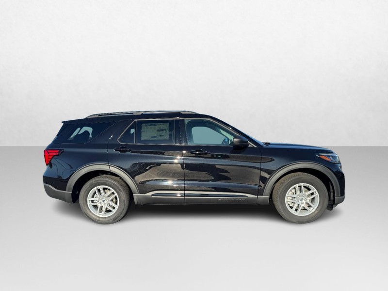 Ford Explorer Vehicle Image 02