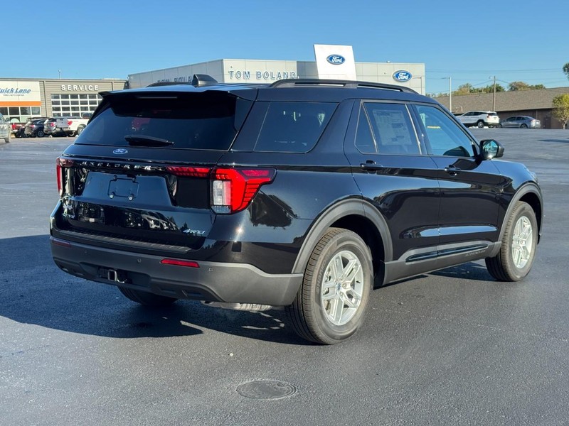 Ford Explorer Vehicle Image 03