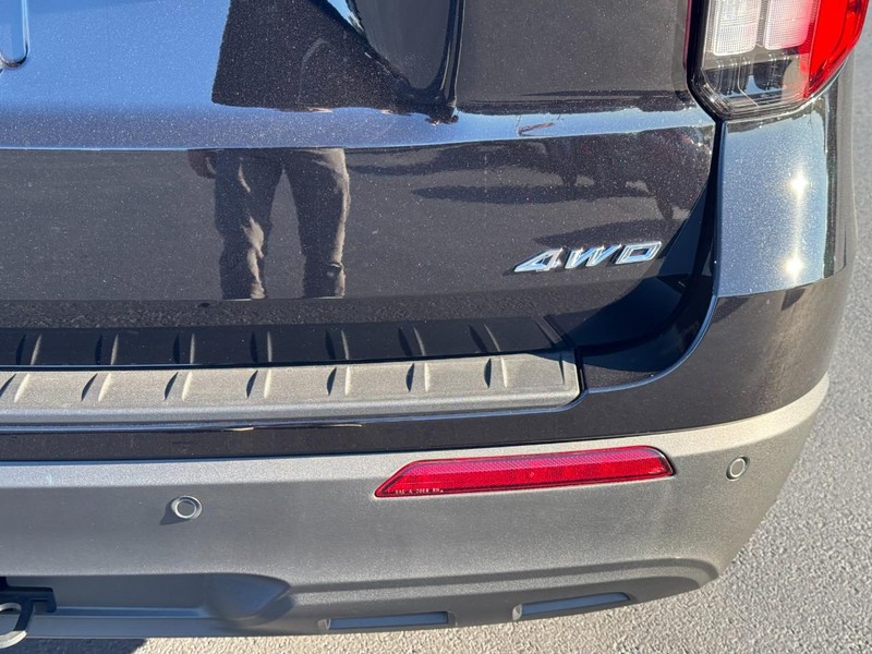 Ford Explorer Vehicle Image 04